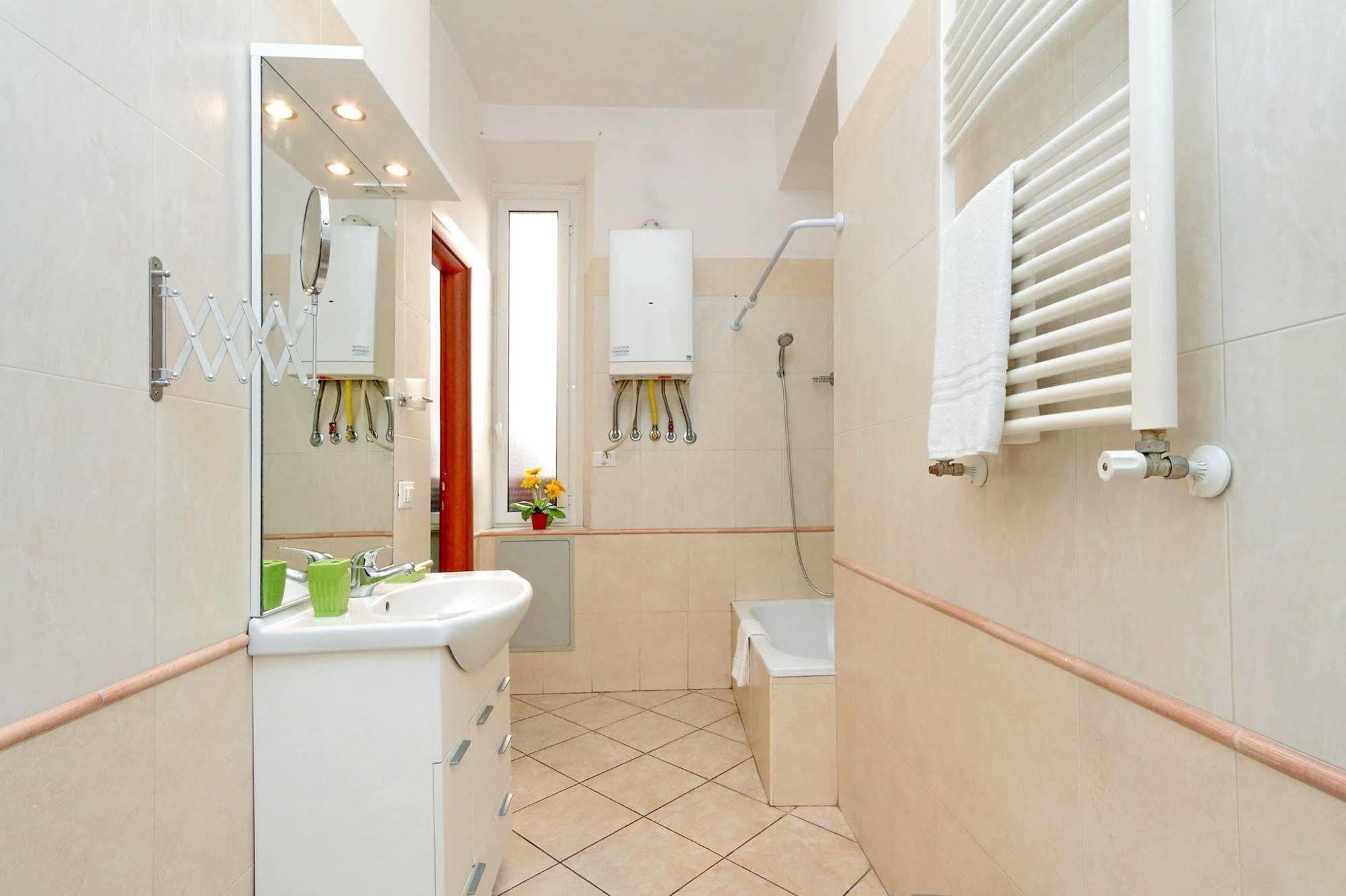 Lucky Domus Rooms โรม ภายนอก รูปภาพ